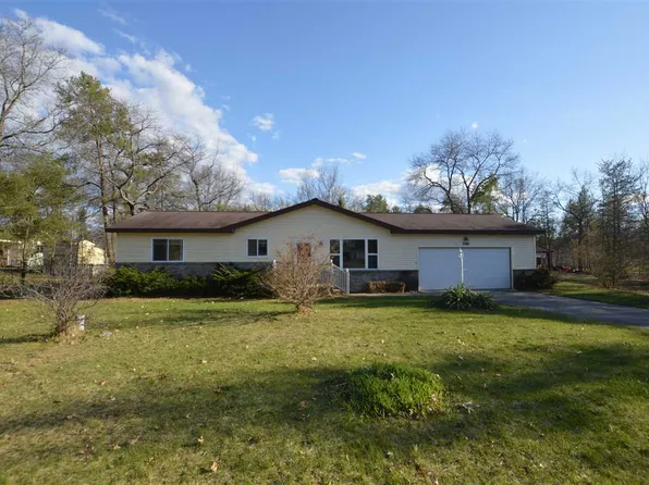 7145 Tuscarora Cir, Indian River, MI 49749