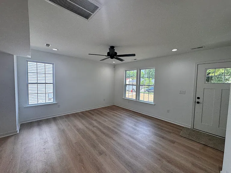 1163 W Wythe St — Photo 6