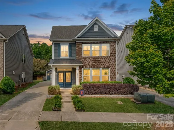 8753 Aspinwall Dr, Charlotte, NC 28216