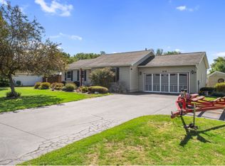 25 Kuhn Rd, Rochester, NY 14612