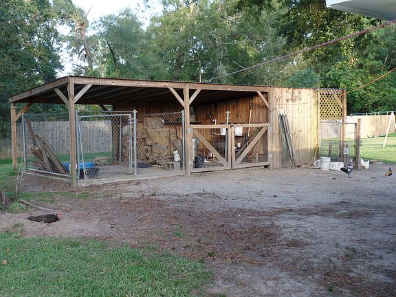 Dog kennel / storage / coop