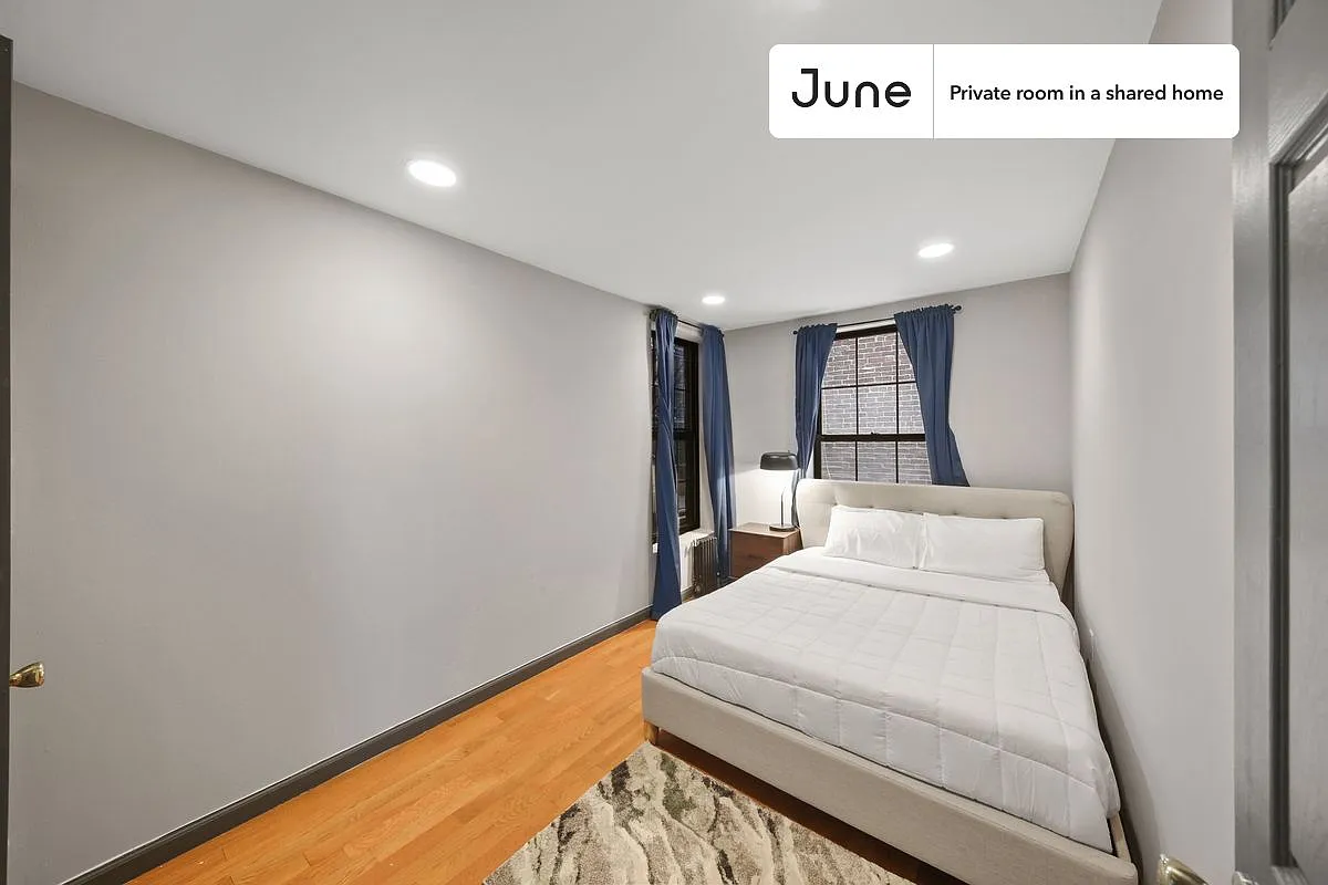 Queen bedroom in 3 bed/1 bath home in East Village #716 C — Photo 2