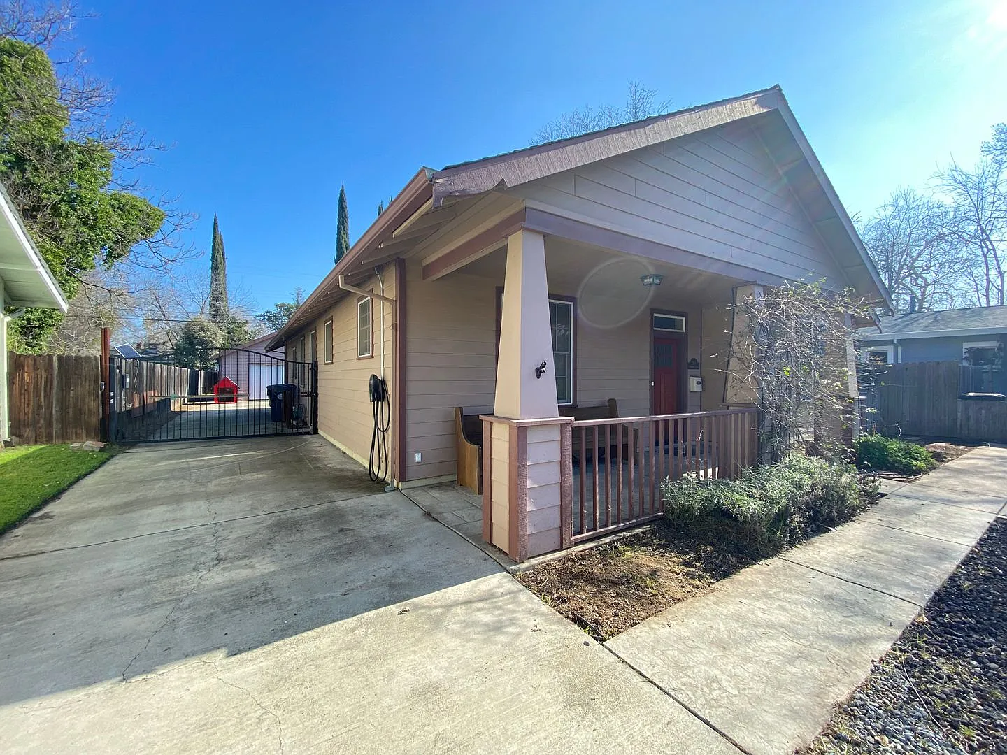 Custom Three Bedroom in Woodlake Neighborhood. — Photo 2