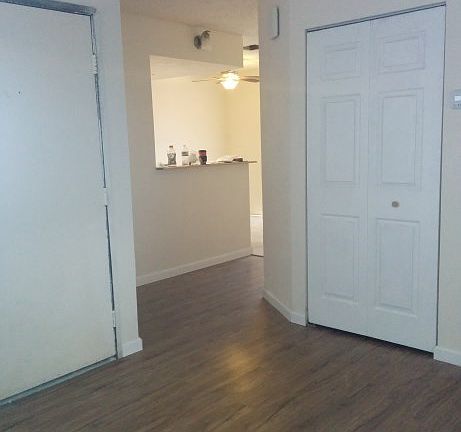 2nd image of 401 N Lamb Blvd