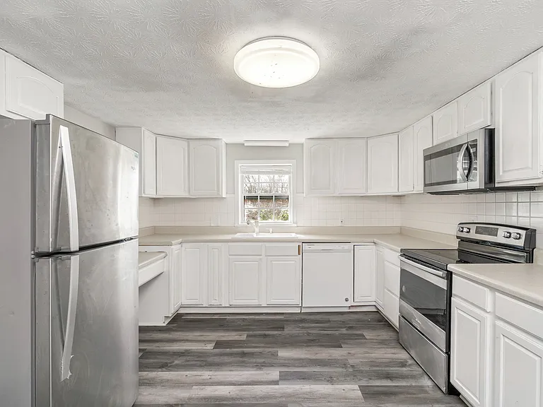 9907 Donovan Ln — Photo 7