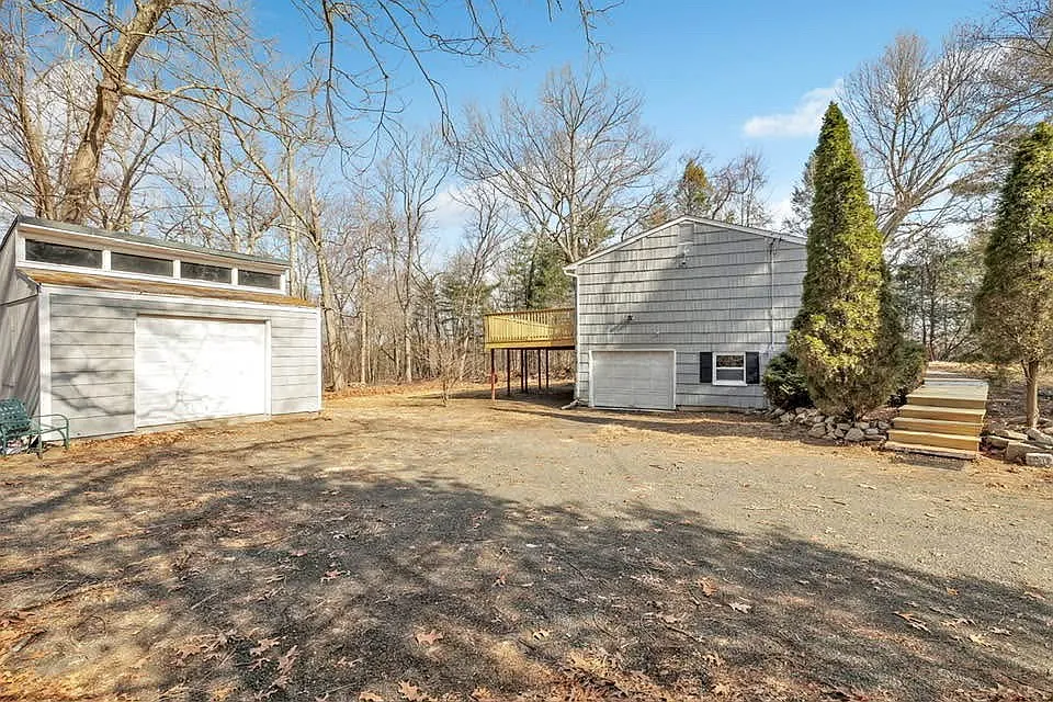 12 Blue Spruce Dr