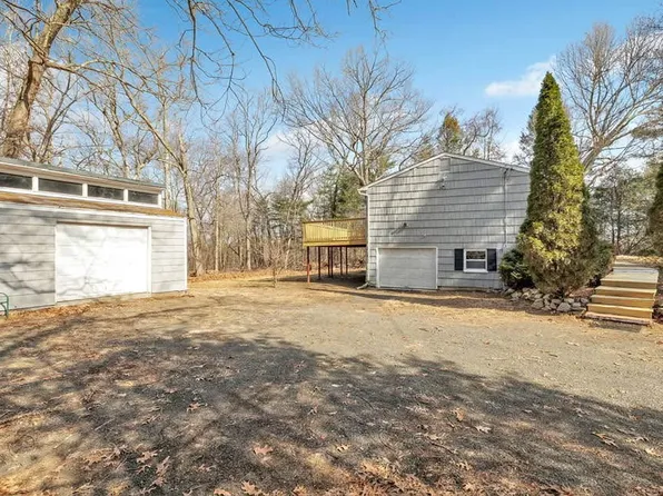 12 Blue Spruce Dr, Newtown, CT 06470