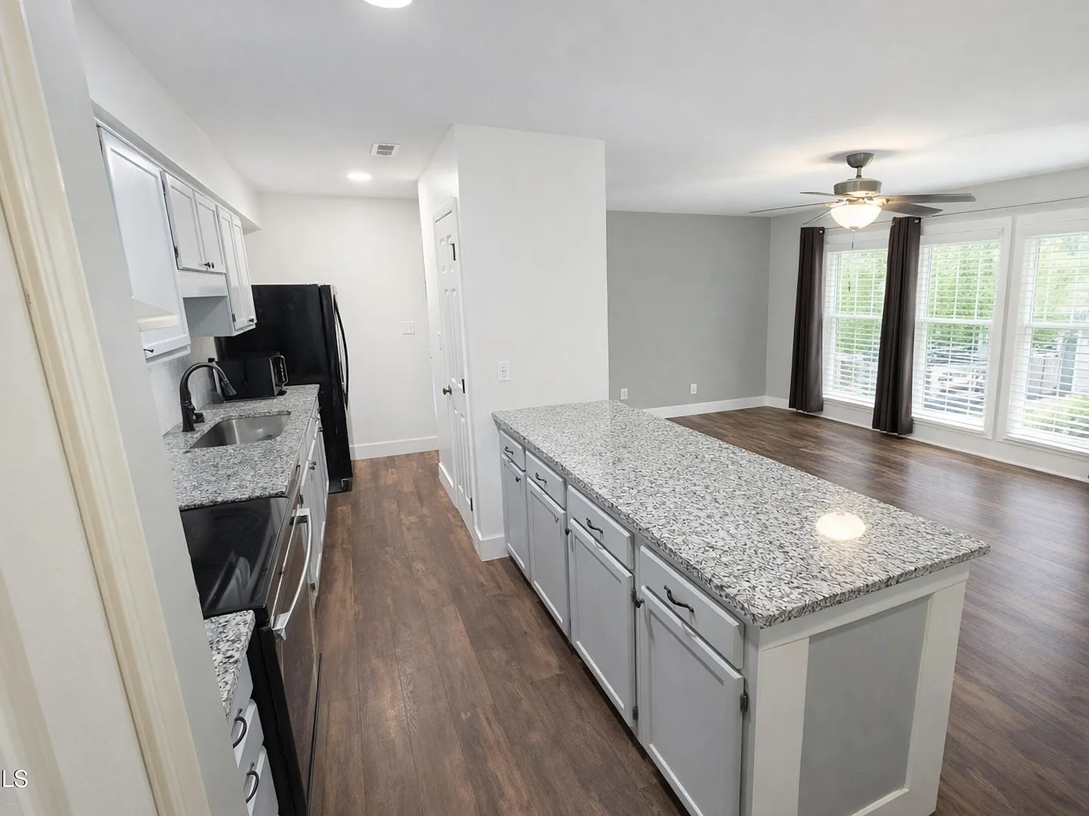 2 bed, 2.0 bath, 912 sqft, $1,650 — Photo 1