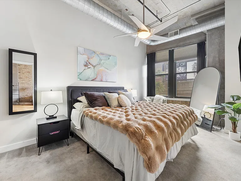 411 W Ontario St #210 — Photo 7