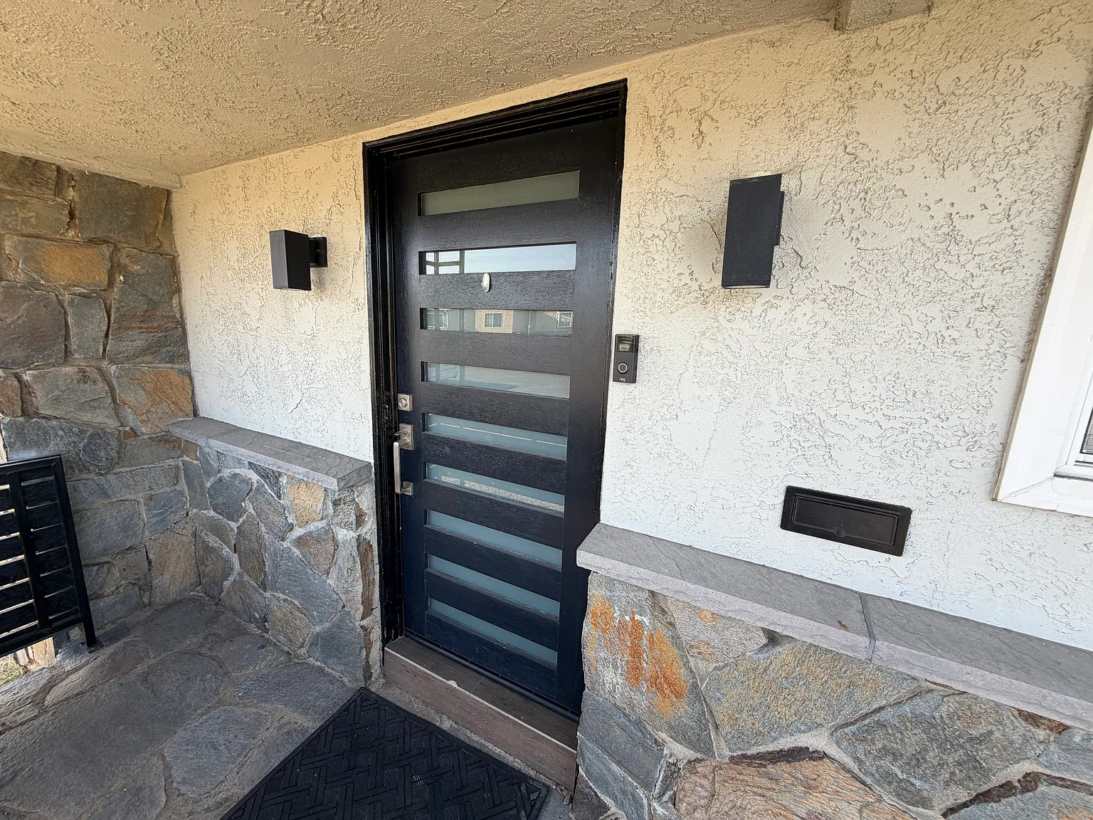4 bed, 2.5 bath, 2000 sqft, $6,495 — Photo 3
