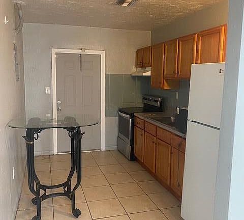 2nd image of 644 SW 4th St APT 1