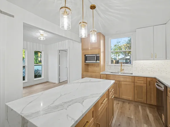 7518 Caillet St, Dallas, TX 75209