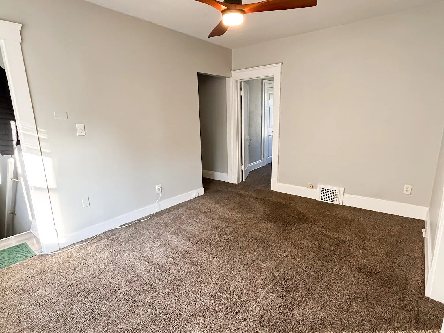 3 bed, 900 sqft, $1,350 — Photo 4