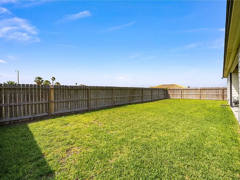 7721 Dove Hollow Dr — Photo 37
