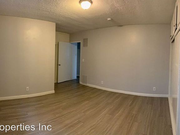 3rd image of 921 N Eucalyptus Ave APT 07