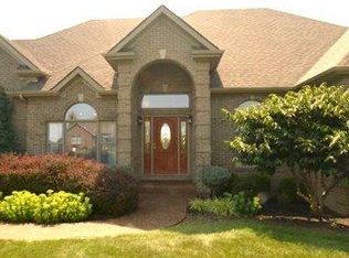 1012 Royal Crest Dr, Richmond, KY 40475
