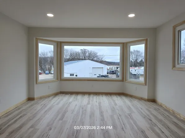 623 Frankfort Ave, Elberta, MI