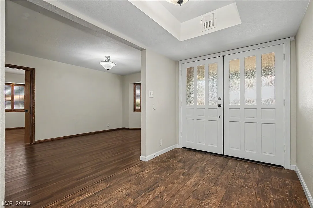 4 bed, 3.0 bath, 2214 sqft, $2,380 — Photo 4