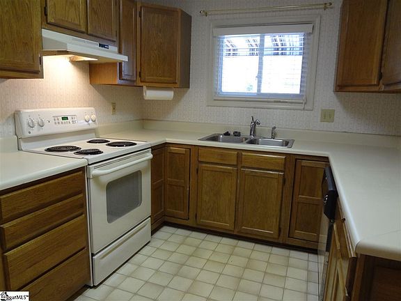 3rd image of 113 N Woodgreen Way