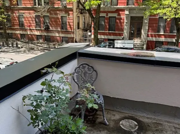 367 Franklin Avenue image 1 of 11