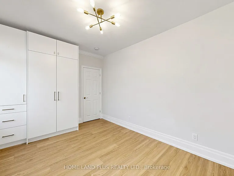 919 Avenue Rd #3 — Photo 19