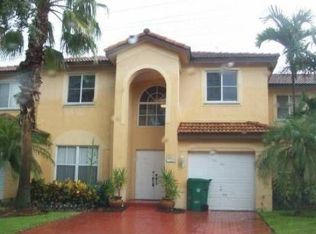 242 W Forest Oak Cir, Davie, FL 33325