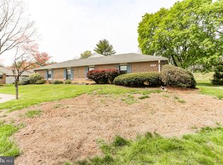 173 Valleybrook Dr, Lancaster, PA 17601
