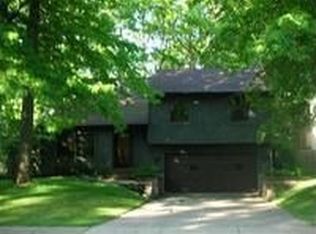 2915 Reeves Rd, Willoughby, OH 44094