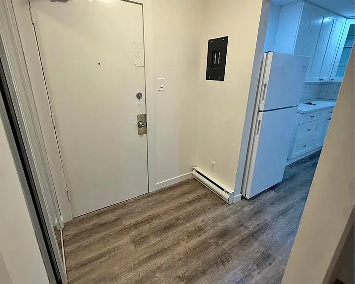 612 King St E #6 — Photo 6