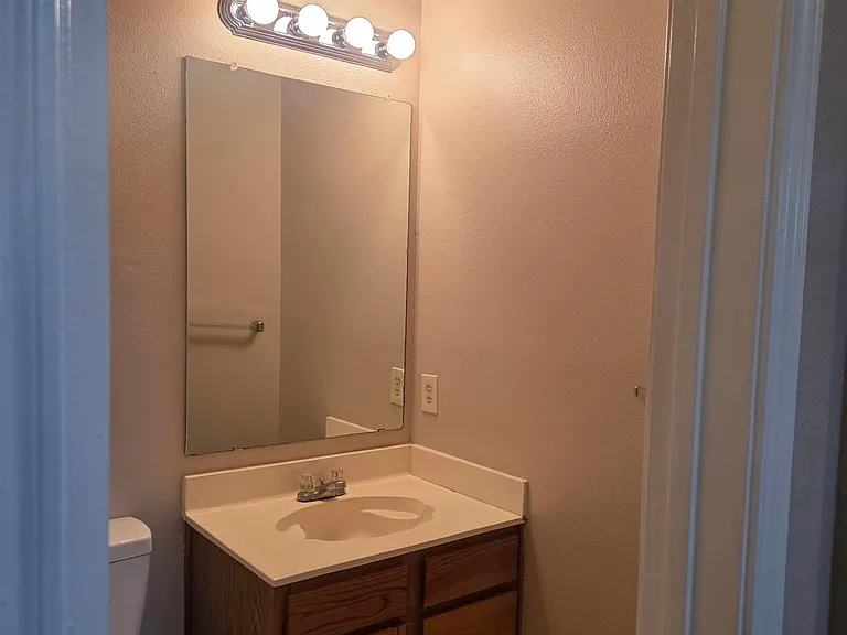 3215 Tree Grove Dr — Photo 9