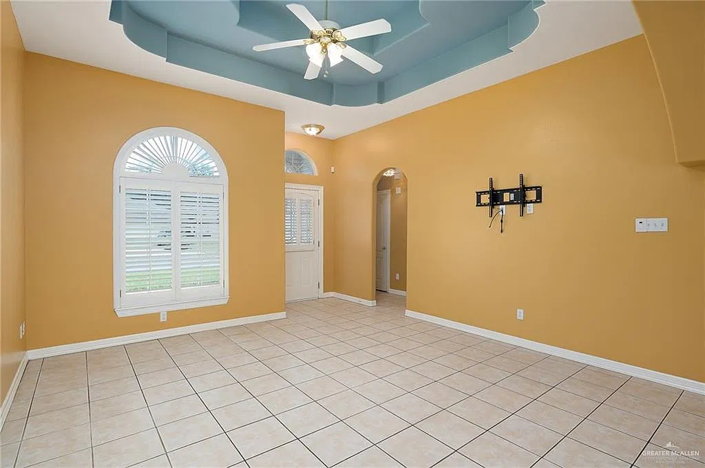 3 bed, 2.5 bath, 1447 sqft, $1,700 — Photo 3