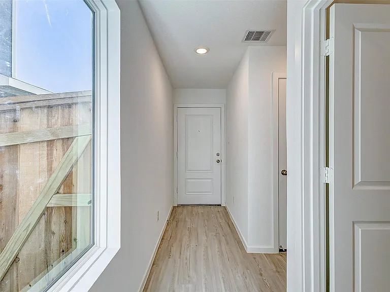 21438 Carosella Dr — Photo 2