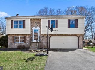 76 Brookfield Rd, Lititz, PA 17543