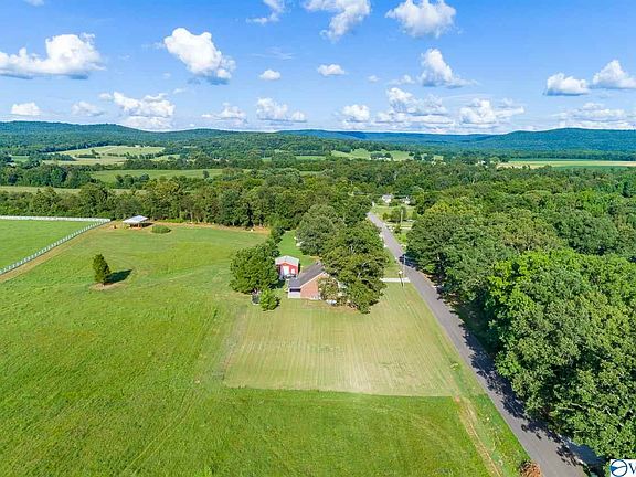 3rd image of 782 Hillsboro Cir