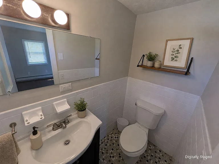 118 Center Ave — Photo 4