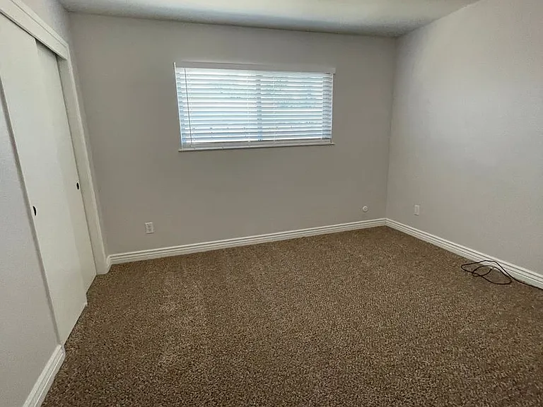 708 S Peggy St — Photo 27