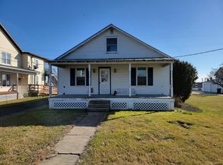 988 W Main St, New Holland, PA 17557