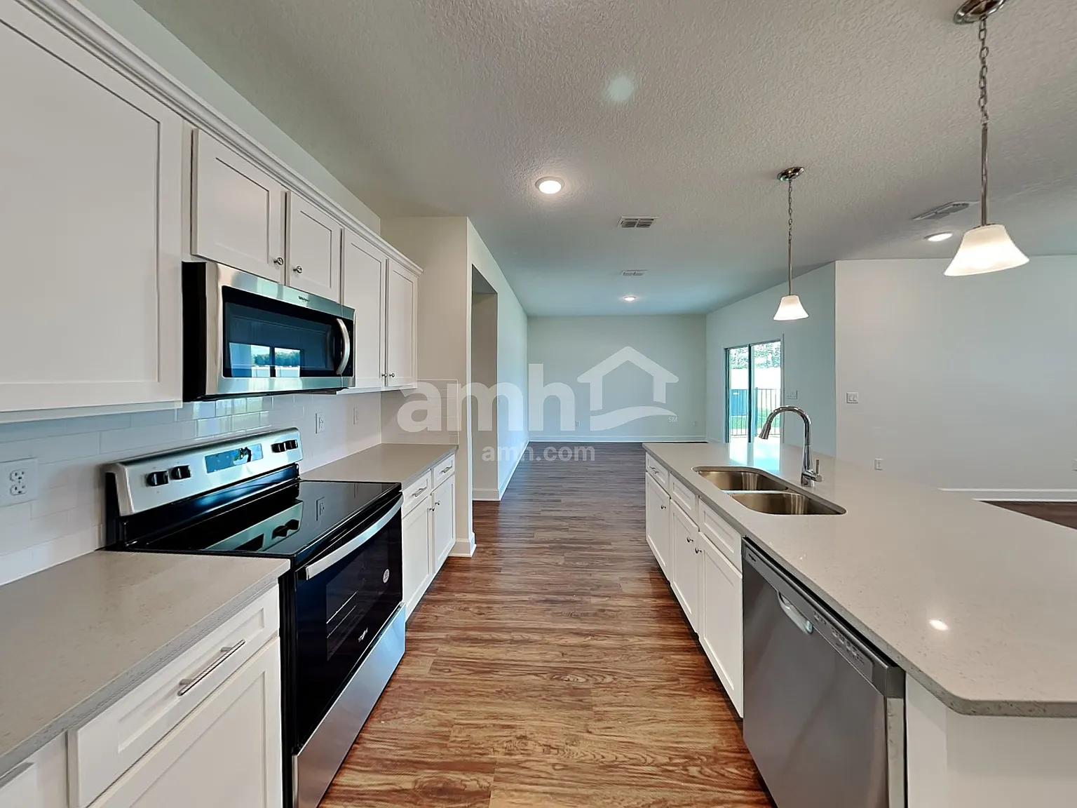 3 bed, 2.0 bath, 1700 sqft, $2,180 — Photo 3