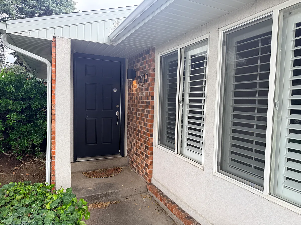 Building Photo - 7635 S Coachman Cir