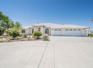 13880 Paramount Rd, Phelan, CA 92371