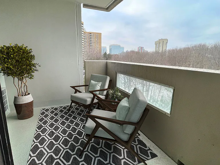 1423 Mississauga Valley Blvd — Photo 16