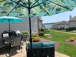 1616 Westbank Cir, Delavan, WI 53115