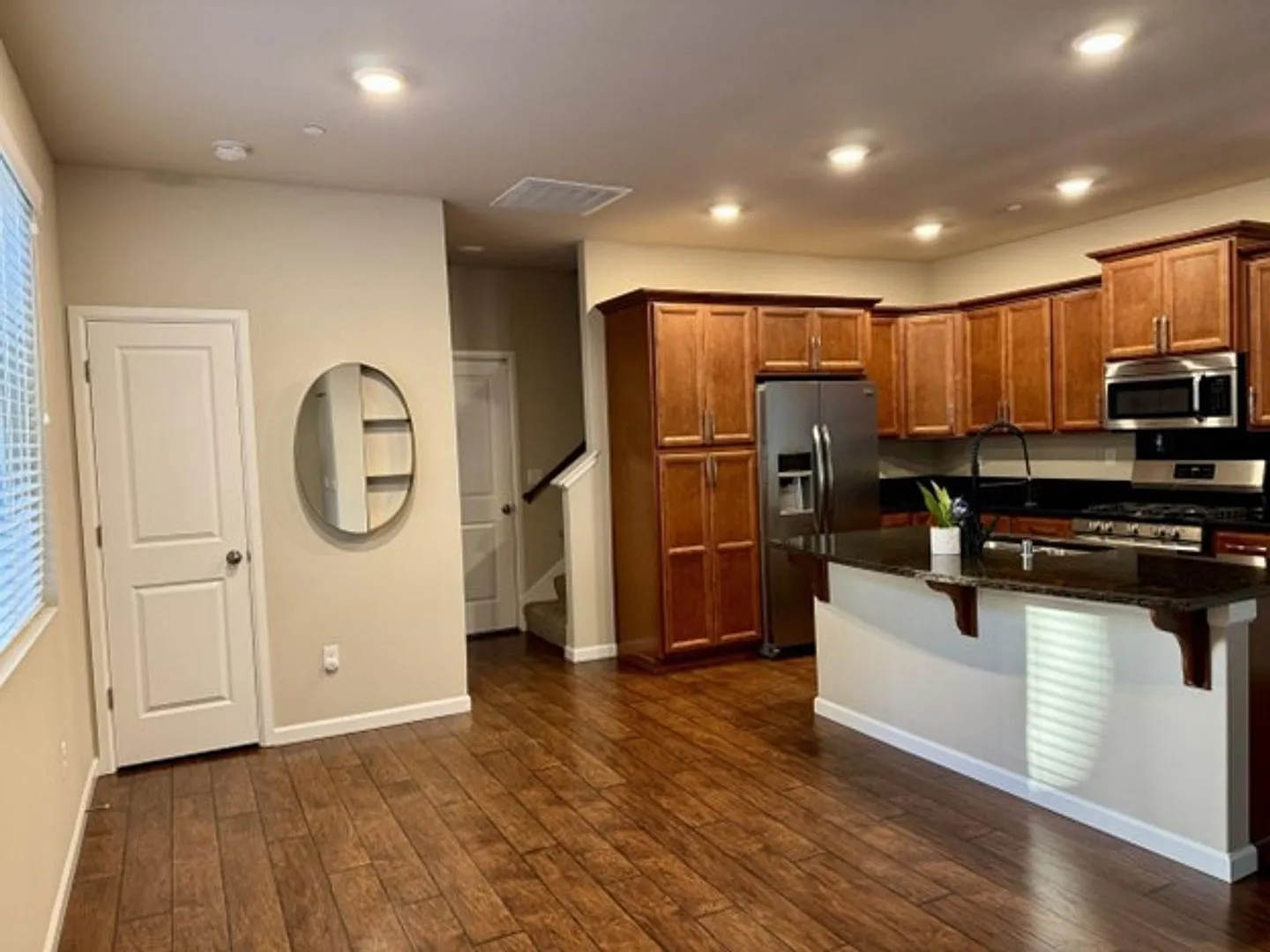 Air Conditioned Beautiful Home in Lynnwood — Photo 4