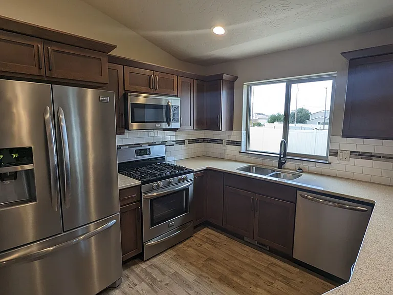 2537 N Lehigh Ct — Photo 3