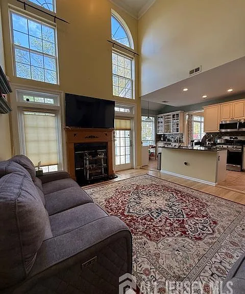 32 Marion Dr — Photo 3