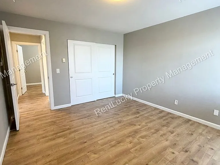 3315 Claremont Ave S — Photo 23