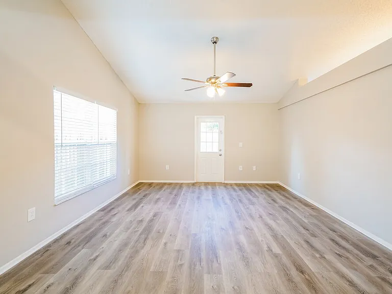 1434 Lakehurst Way — Photo 8