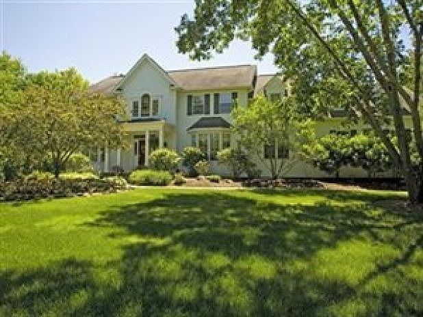 1st image of 25 Pine Crest Dr