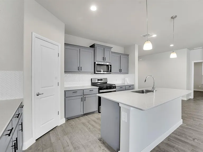 1012 Southwark Dr — Photo 6