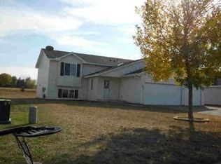 709 Frontier Dr, Belle Plaine, MN 56011